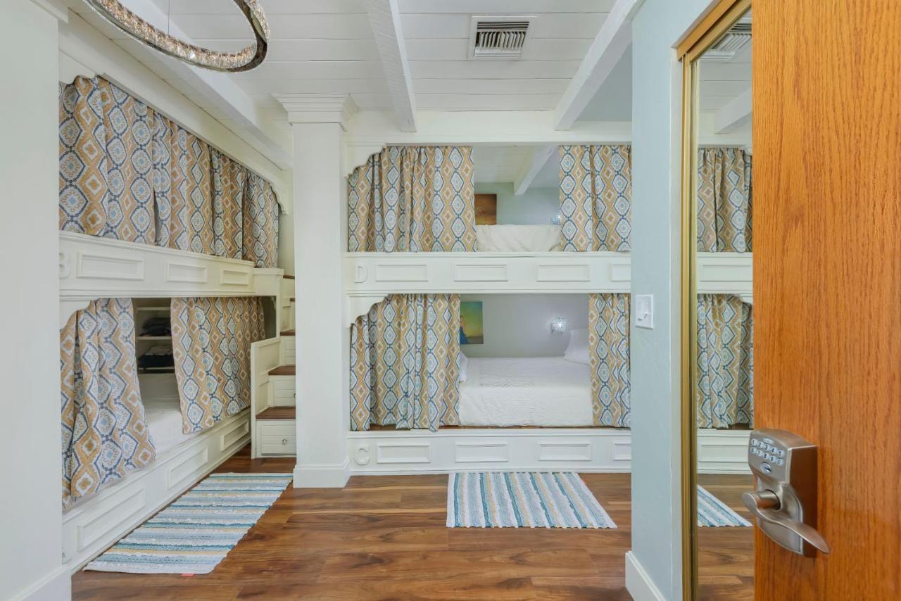 Albergue Smart Solution - Individual Private Bed-pods In Gorgeous Shared Space - Women Only Dorm In 5 - Coed House - Full-sized Mattresses In Individual Pods - With Built-in Private Storage - Gorgeous Shared - Affordable Luxury - Sparrow House *