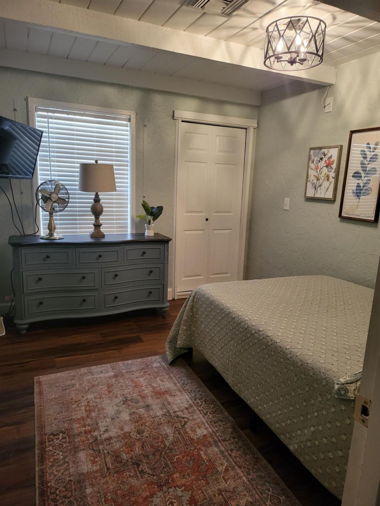 Albergue Smart Solution - Individual Private Bed-pods In Gorgeous Shared Space - Women Only Dorm In 5 - Coed House - Full-sized Mattresses In Individual Pods - With Built-in Private Storage - Gorgeous Shared - Affordable Luxury - Sparrow House *